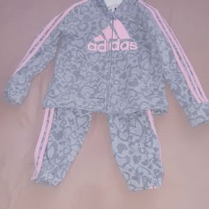 Size T2 Adidas suite